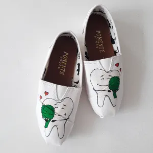 Stylish clogs in Dental Prints